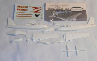 Aurora Aero Commander 680 Plastic Model Kit