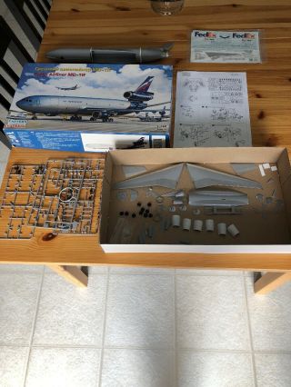 1/144 MD11F With Decals Eastern Express Kit 6