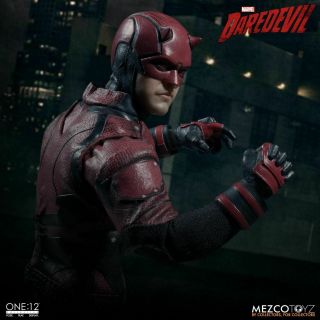 Mezco ONE:12 Collective Marvel Comics Netflix DAREDEVIL 1/12th Scale Figure 5