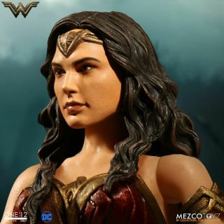 Mezco ONE:12 Collective DC Comics WONDER WOMAN 1/12th Scale Figure 4