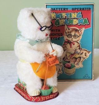 Toy Nomura Japan Tin Litho B/o Knitting Grandma Cat Action Toy Mib Great