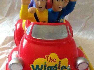 THE WIGGLES REMOTE CONTROL BIG RED CAR WITH REMOTE 3