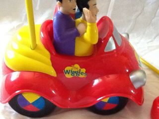 THE WIGGLES REMOTE CONTROL BIG RED CAR WITH REMOTE 5