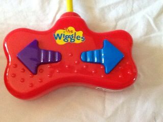 THE WIGGLES REMOTE CONTROL BIG RED CAR WITH REMOTE 8