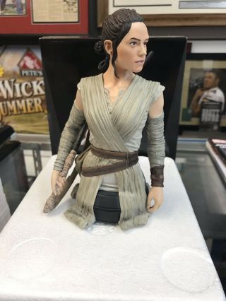 Disney Star Wars Rey Mini Bust 1:6 Statue - Limited.  Edition 71 Of 2,  500 W/