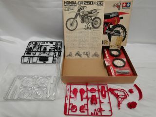 TAMIYA 1/12 Honda CR250R Motocrosser Model Kit 1411 Motorcycle Series No.  11 2