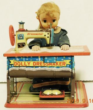 T - Nomura Tin Battery Op Dolly Dressmaker In Good Loose Ca 50 