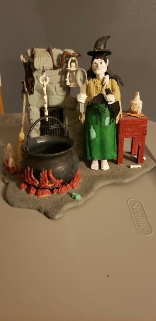 Polar Lights 2000 The Witch Model Kit Built Pre - Owned