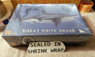 Pegasus Hobbies 9501 1/18 The Great White Shark Plastic Model Kit Box