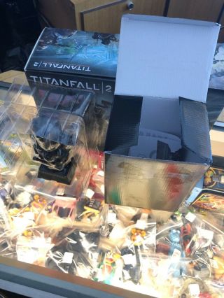 Respawn EA Titanfall 2 Marauder Corps Collectors Edition Cooper Bust etc NO GAME 6