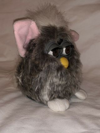 1998 Furby 70 - 800 Silver/Gray white feet hair & tail Brown eyes 3