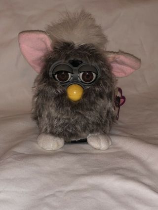 1998 Furby 70 - 800 Silver/Gray white feet hair & tail Brown eyes 6