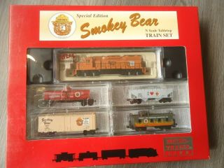 Micro Trains Smokey Bear N Scale Train Set Atlas Locomotive & 4 Cars