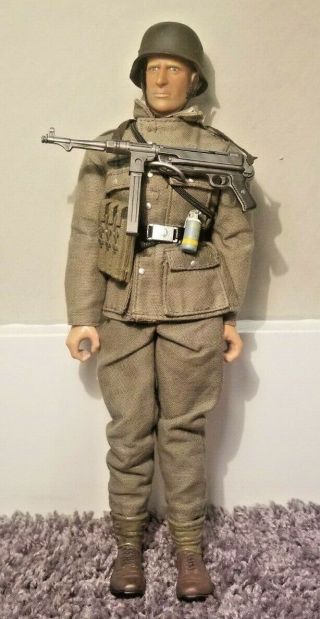 1/6 Scale Ww2 German Wehrmacht Soldier With Mp40