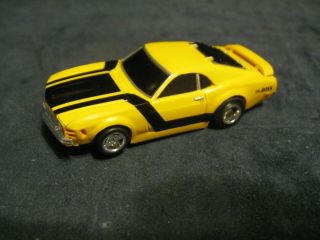 Life - Like The Boss Mustang Yellow W/ Black 302 Stripes Great Ho Racing Slot Car