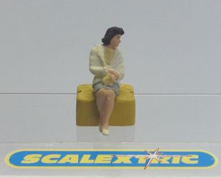 Vintage Style Seated Dark Haired Lady For Scalextric Airfix Ninco Scx Fly,  1.  32