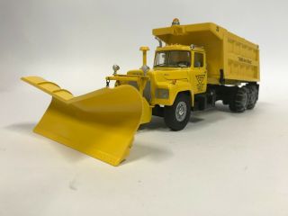 Triangle Inc 19 - 2429 First Gear 1:34 Mack R - Model Dump Truck W/ Plow And Chains
