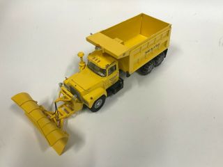 Triangle INC 19 - 2429 First Gear 1:34 MACK R - Model dump truck w/ plow and chains 2