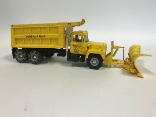Triangle INC 19 - 2429 First Gear 1:34 MACK R - Model dump truck w/ plow and chains 5