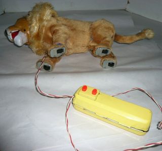 VINTAGE JAPAN BATTERY OPERATED REMOTE CONTROL LION 6