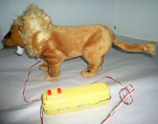 VINTAGE JAPAN BATTERY OPERATED REMOTE CONTROL LION 7