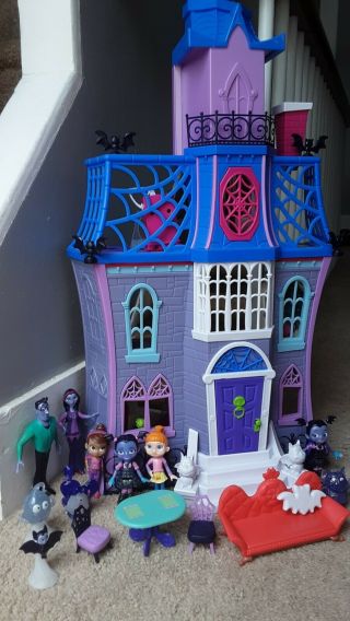 Disney Junior Vampirina Scare Bb Playset With Figures And Furniture