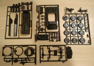 43 - 4100 MONOGRAM 1/32nd Scale M - 8 GREYHOUND Plastic Model kit 3
