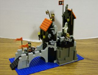Lego 6075 Wolfpack Tower Castle Complete W/instructions