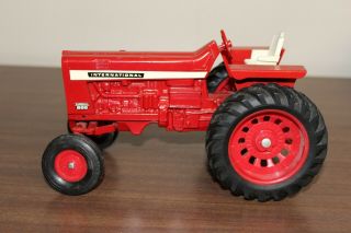 1/16 I.  H.  856 Vintage Wide Front Tractor