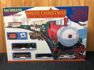 Bachmann N Scale White Christmas Express Holiday Oval Electric Train Set 24016