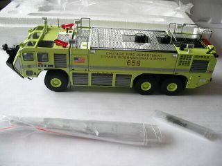 TWH OSHKOSH STRIKER 3000 CHICAGO FIRE DEPARTMENT O ' HARE 658 DIE CAST 1/50 SCALE 2