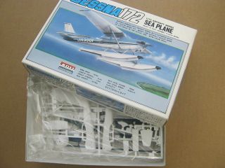 ARII (1992) 1:72 Scale Cessna 172 Float Plane 2