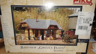 Piko 62209 Grizzly Flats Station Kit Unassembled,