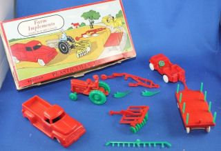 O/s - Plasticville - 1302 Farm Implement - Green With Red -