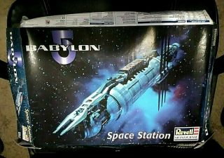 1998 Baylon 5 Revell Monogram Kit 3622 Space Station Model Kit Open Box