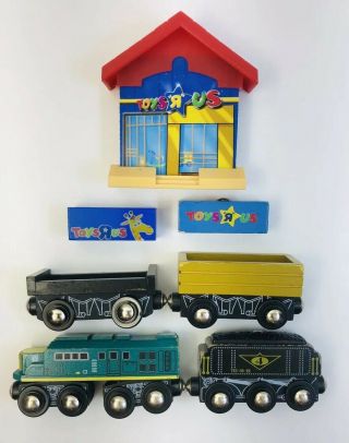 Toys - R - Us Cargo Train Engine Store Playset Imaginarium Wooden Thomas Brio Comp.