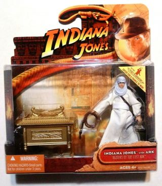 Indiana Jones With Ark 3.  75 " Action Figure Deluxe 2008 Raiders Of The Lost Ark