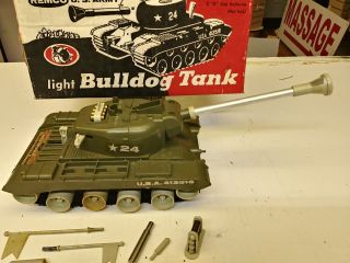 Vintage Remco Light Bulldog Tank Style 706 extra parts and box 3