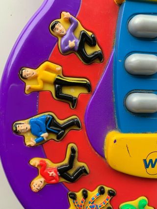 Wiggles Wiggley Giggly Electronic Toy Guitar Sings & Dances 2004 2