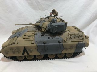 The Ultimate Soldier Xd 1/18 M2 Bradley Fighting Vehicle Tank 21st Century (2003
