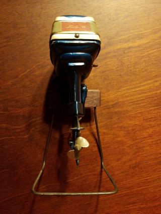 VINTAGE 1960 ' S EVINRUDE LARK 40 HP BATTERY OPERATED K&O TOY OUTBOARD MOTOR. 3