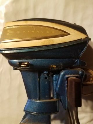 VINTAGE 1960 ' S EVINRUDE LARK 40 HP BATTERY OPERATED K&O TOY OUTBOARD MOTOR. 5