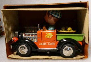 BATTERY OPERATED TIN TOY MYSTERY PISTON ACTION FARM TRUCK SHOWA TOY CO.  JAPAN 10