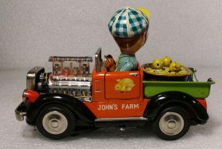 BATTERY OPERATED TIN TOY MYSTERY PISTON ACTION FARM TRUCK SHOWA TOY CO.  JAPAN 3