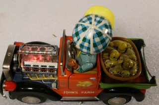 BATTERY OPERATED TIN TOY MYSTERY PISTON ACTION FARM TRUCK SHOWA TOY CO.  JAPAN 4