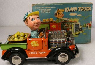 BATTERY OPERATED TIN TOY MYSTERY PISTON ACTION FARM TRUCK SHOWA TOY CO.  JAPAN 7