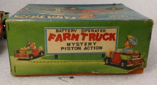 BATTERY OPERATED TIN TOY MYSTERY PISTON ACTION FARM TRUCK SHOWA TOY CO.  JAPAN 9