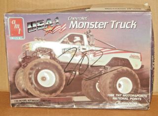 Amt Ertl 1/25 Scale Usa - 1 Chevy Monster Truck Car Crusher Plastic Model Car Kit