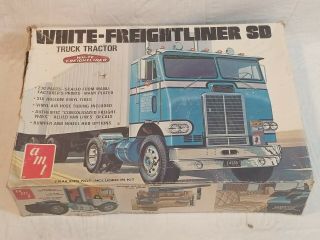 Vintage Amt White - Freightliner Sd Truck Tractor Model Kit T - 530 - Unassembled