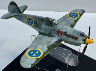 1/72 Professionally Built,  Painted,  Weathered Wwii Swedish P - 40 Plane With Stand